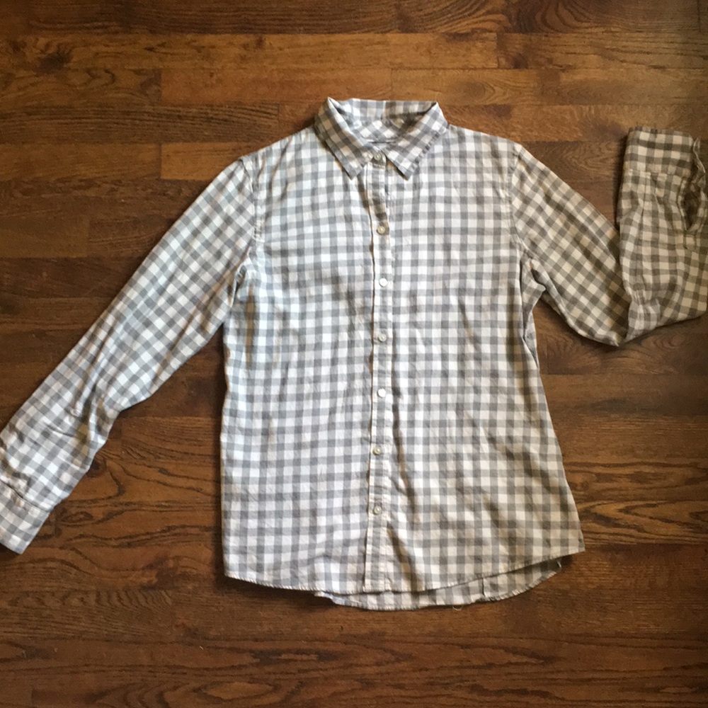 Banana Republic. Soft wash shirt. Gray and white